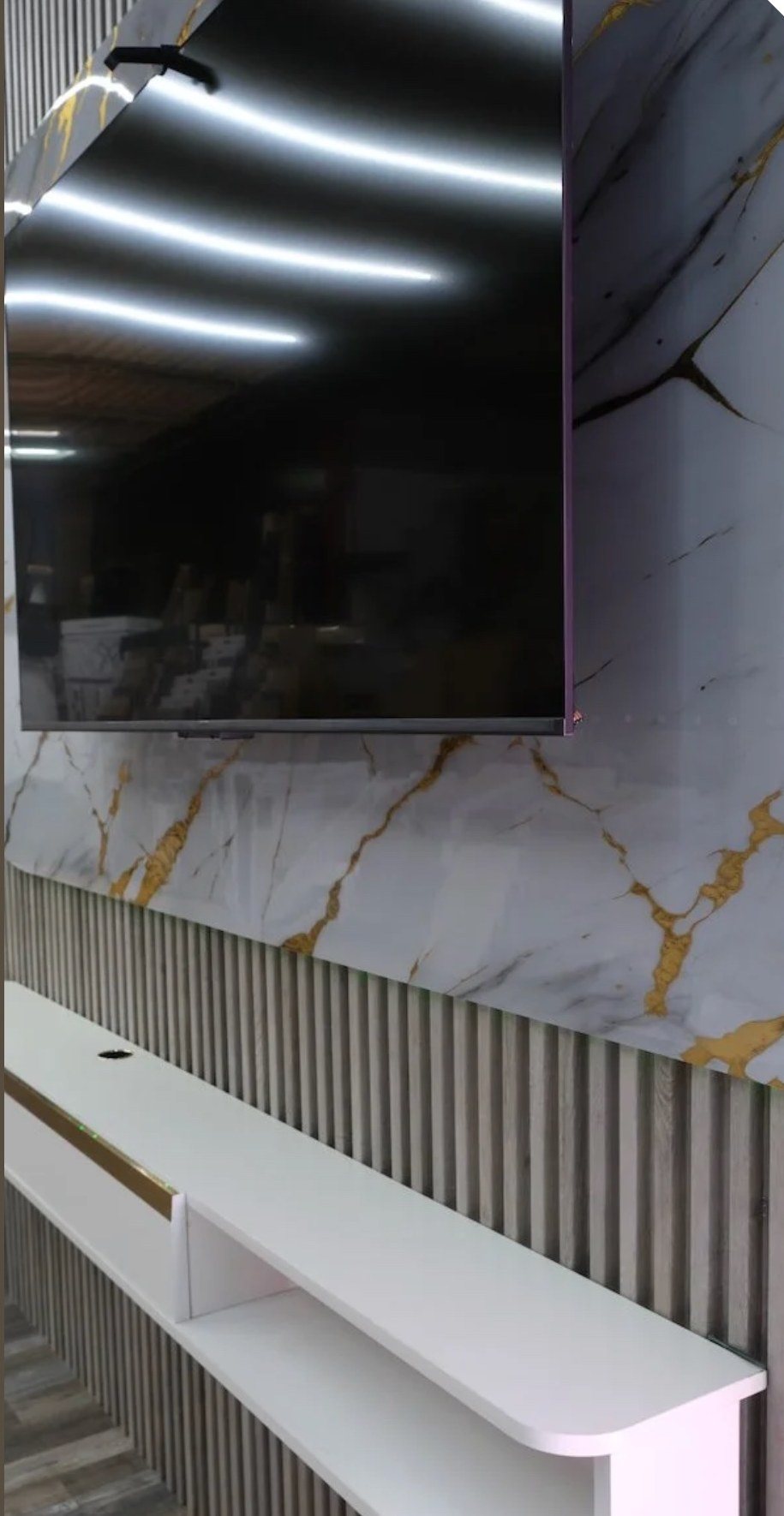 Marble-look media wall